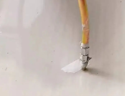 茂南瓷砖空鼓维修公司专业解答在瓷砖铺贴过程中，如果使用的砂料过粗（如全部使用了粗砂），可能会导致以下问题